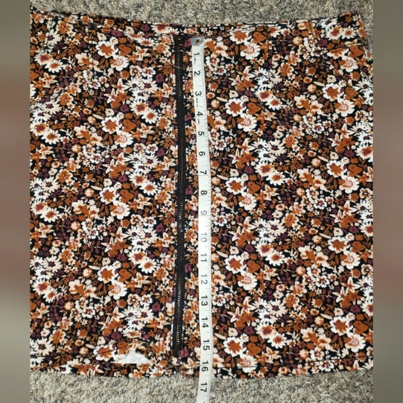 Arizona Jean Co| Floral Retro Corduroy Skirt with Zipper and Pockets - Picture 4 of 5